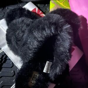 UGG THONG SLIPPERS BLACK